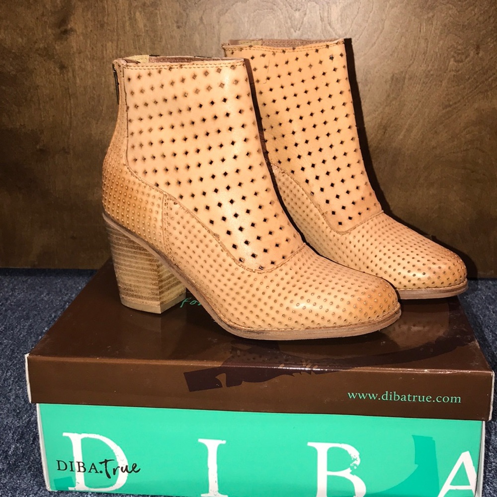 Diba True Lotus Flower Bootie EUC